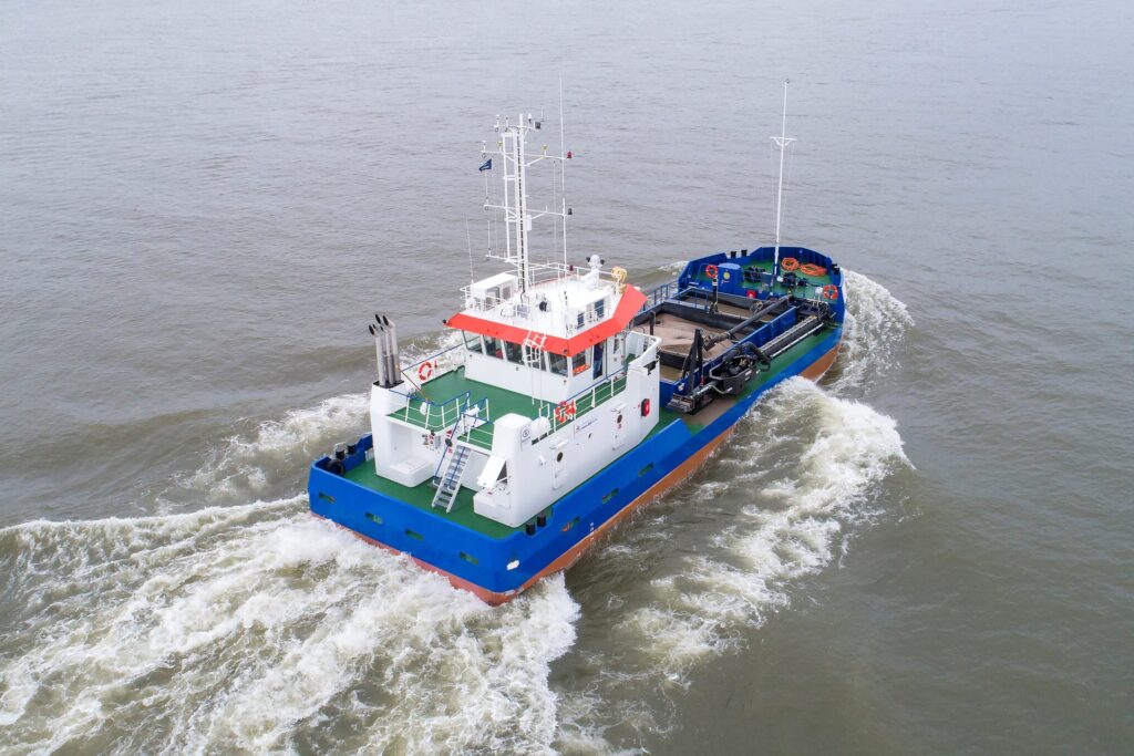 Maintenance hopper dredger