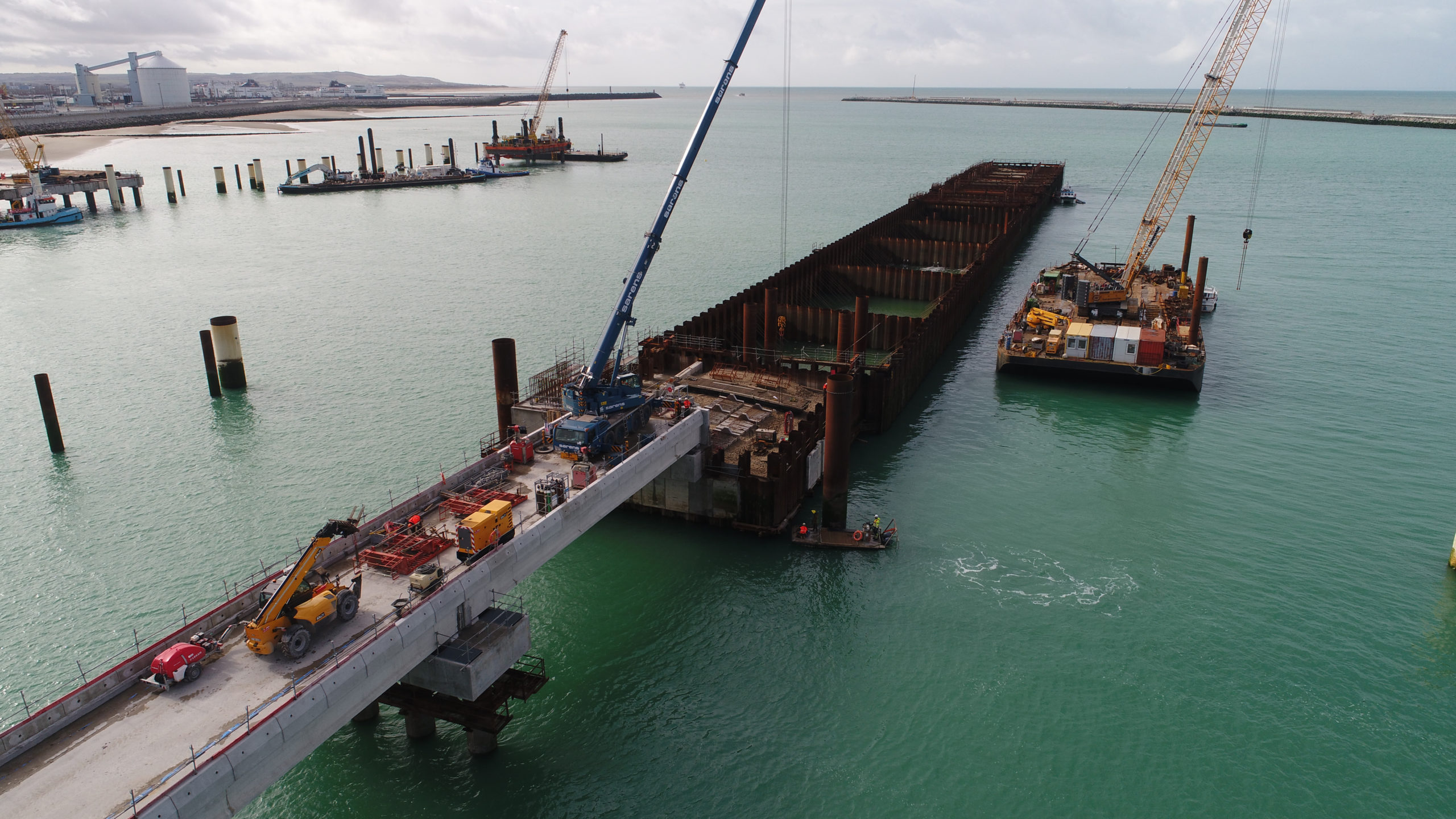 Neptune Marine charter equipment used to extend Port of Calais