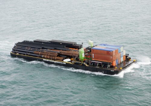 EuroPontoon 7522 carrying equipment