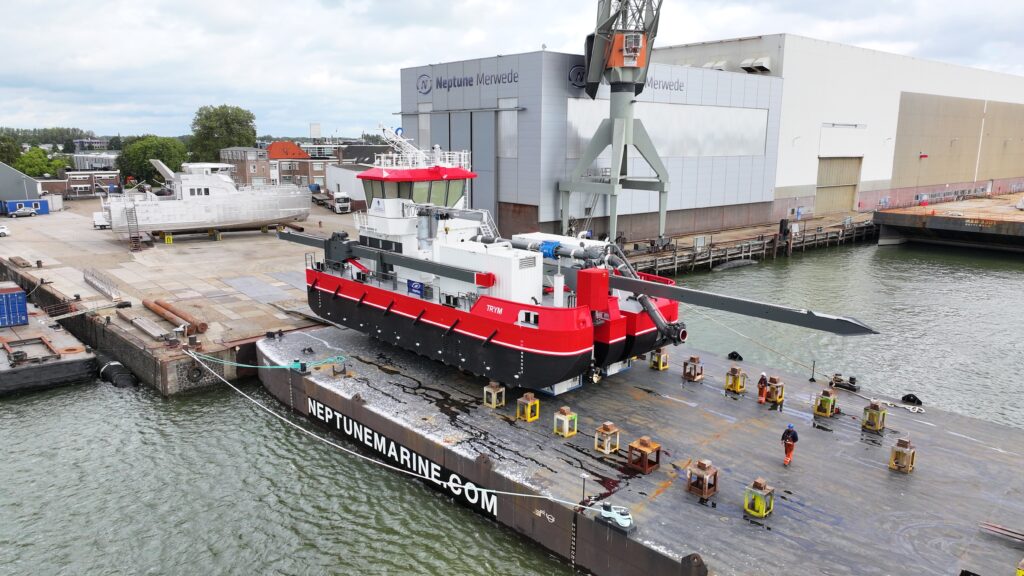 CSD transported on a pontoon barge